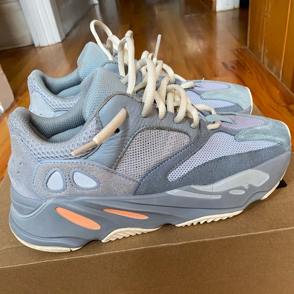 Yeezy 700 Inertia size 7